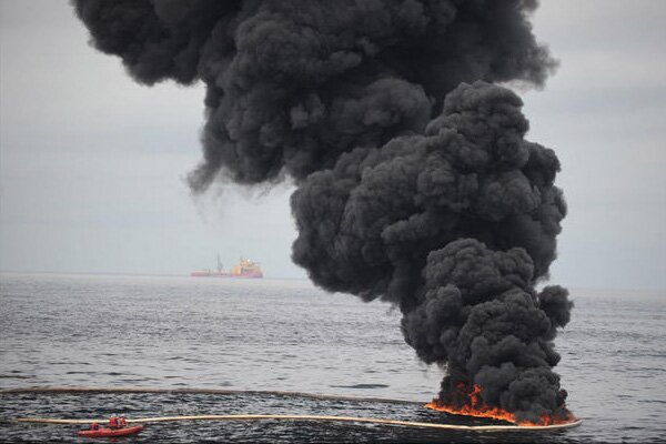 SS_louisiana_slideshow_burning_oil